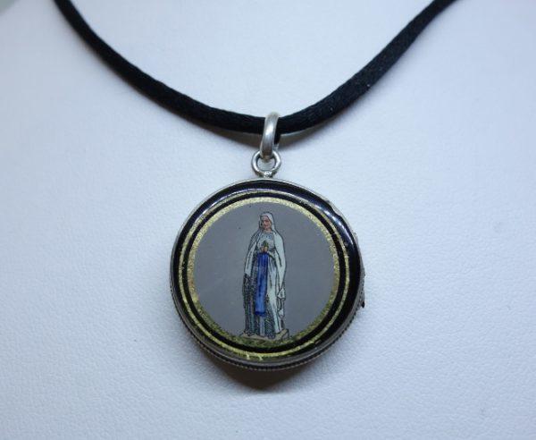 pendentif argent français religieux avec peintures miniatures sur verre 1880