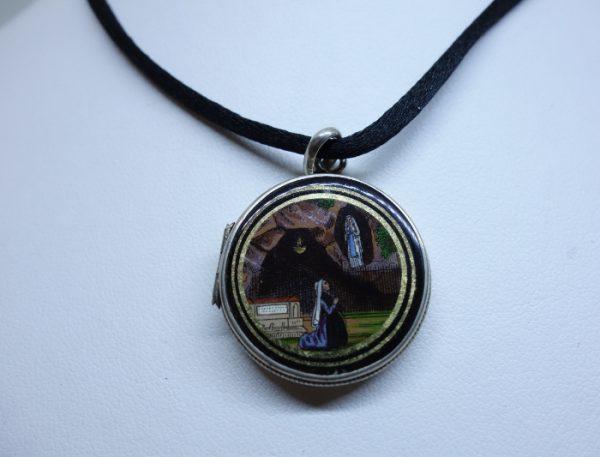 pendentif argent français religieux avec peintures miniatures sur verre 1880