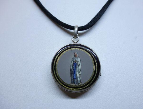 pendentif argent français religieux avec peinture miniatures sur verre 1880