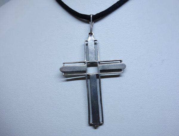 croix argent avec marcasites signé Mitra 1930