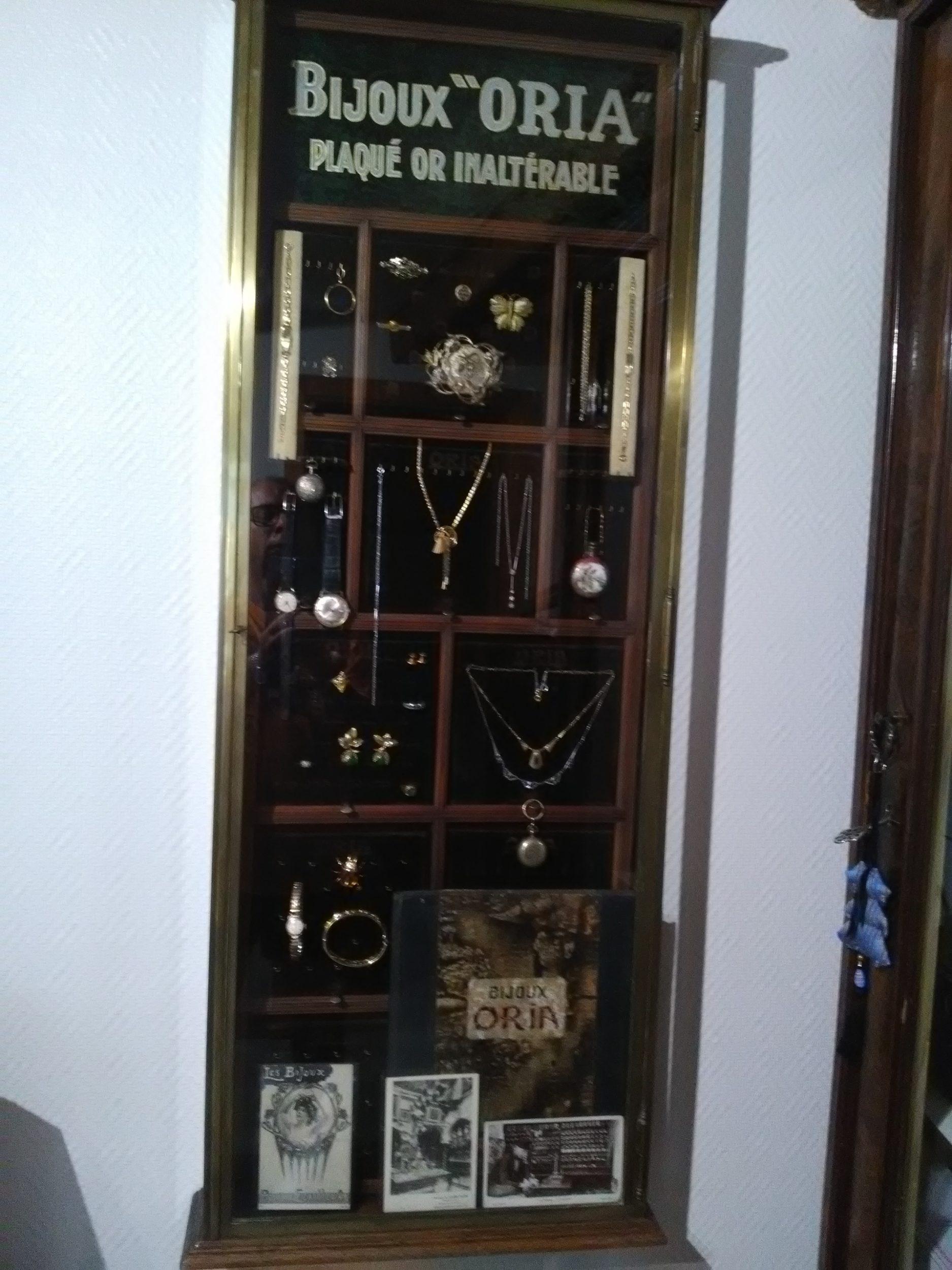 Lot De Bijoux Vintage : 7 Broches + 2 Bagues Plaquées Or Marque FIX - À Restaurer