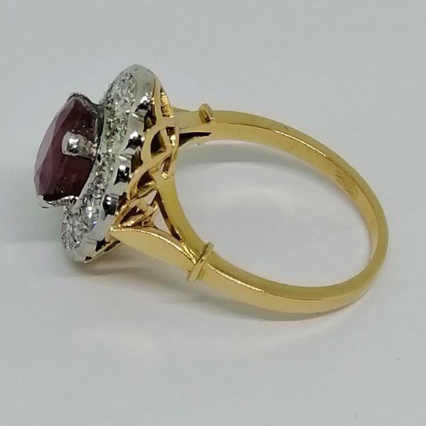 Bague Rubis et diamants en or et platine. – Image 2