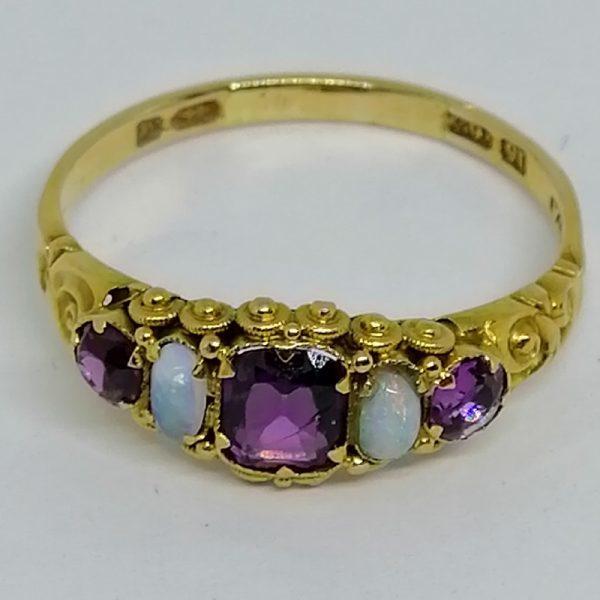 Bague or grenats et opales.