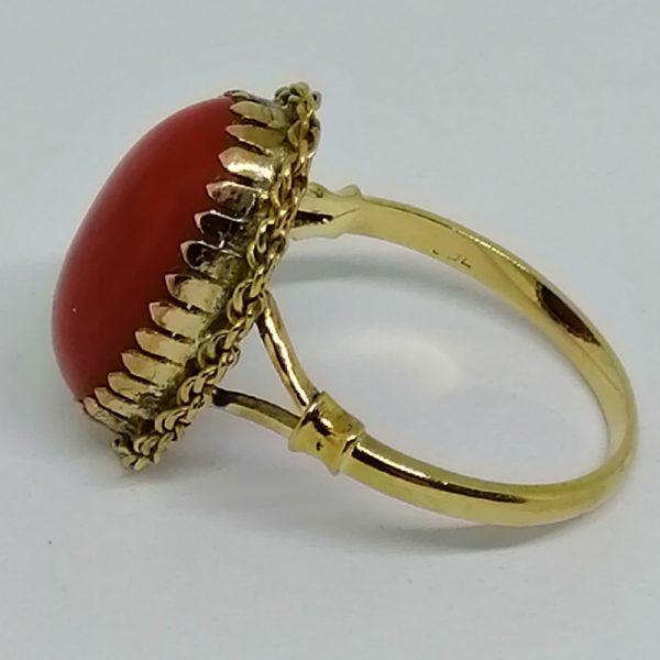 Bague en or avec cabochon corail. – Image 2