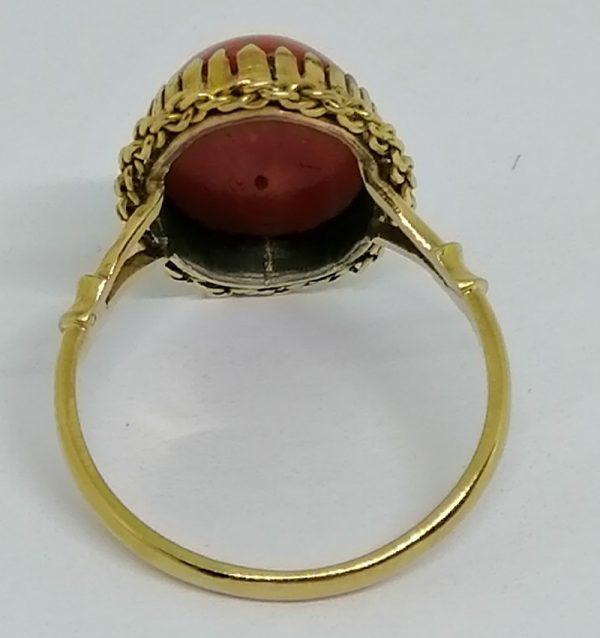 Bague en or avec cabochon corail. – Image 3