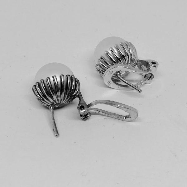 Boucles d'oreilles avec perle d'imitation. – Image 2