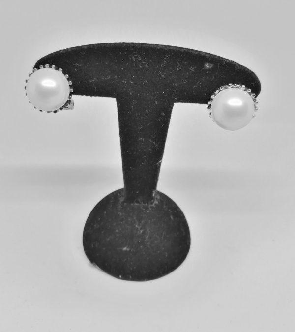 Boucles d'oreilles avec perle d'imitation. – Image 3