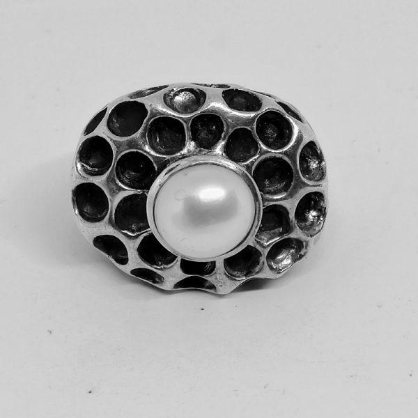 Bague argent avec perle, signée G. E.