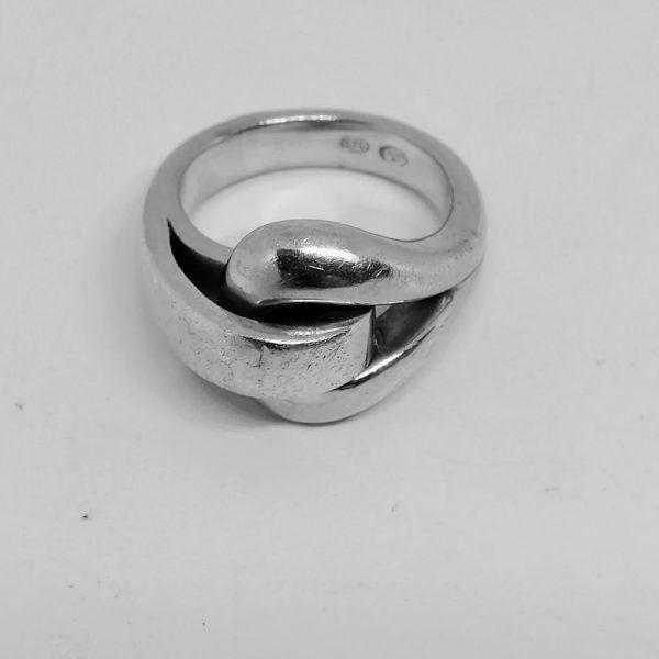 Bague argent façon ceinture.
