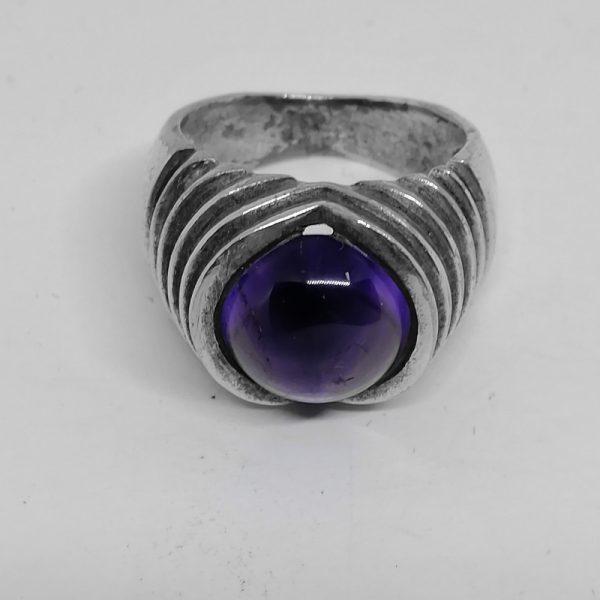 Bague argent et cabochon d'améthyste.