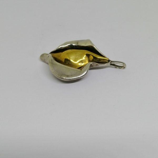 Pendentif de forme particulière. – Image 2