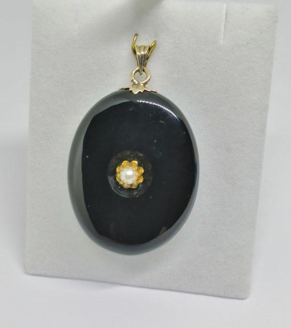 pendentif en onyx avec perle milieu 19ième siècle