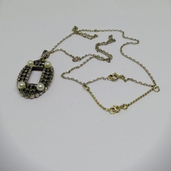 pendentif et sa chaîne en or avec pavage de roses de diamants et perles fines 1850