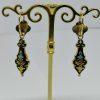 paire de boucles d'oreilles en or et émail pendantes milieu 1860