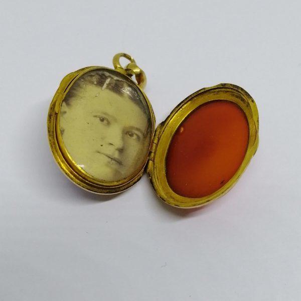 porte-photo pendentif en or et agate 1900