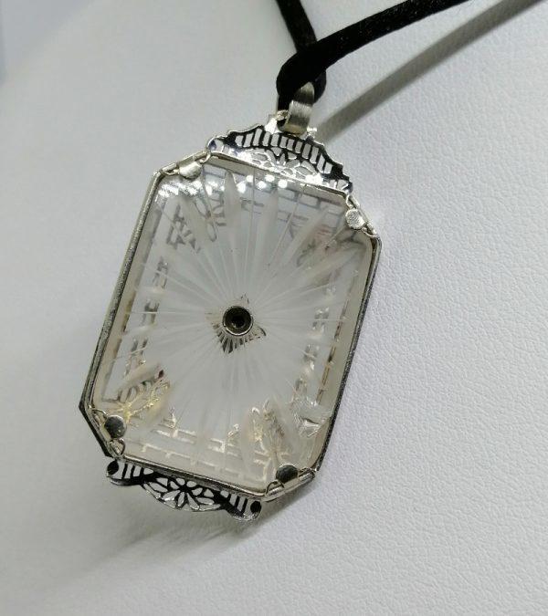 pendentif de dentelle et cristal de roche avec petit diamant époque art déco 1930