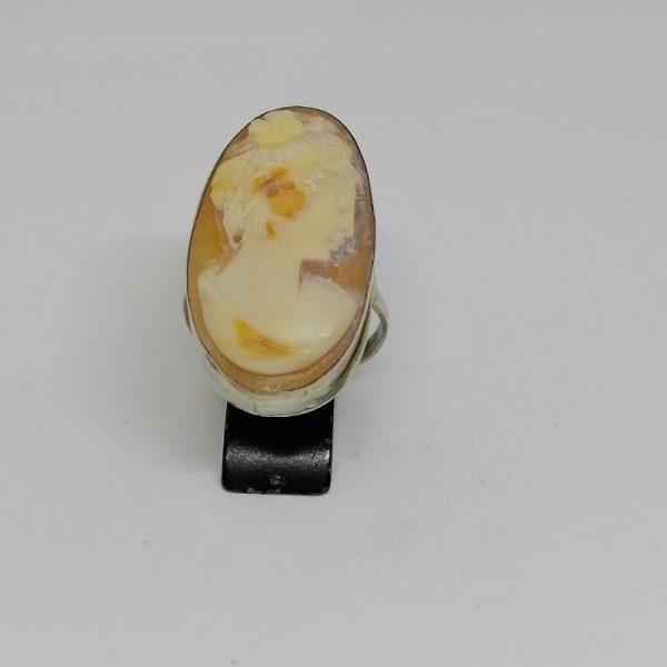 Bague argent avec camée coquillage de forme ovale 1920-30