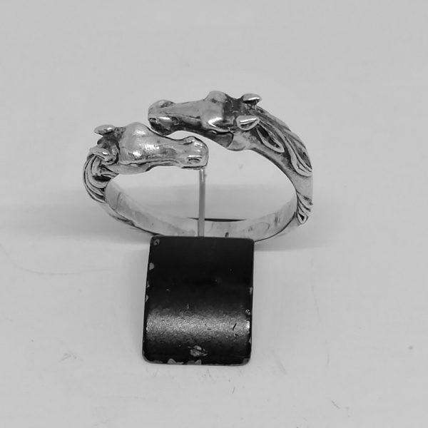 Bague argent avec têtes de chevaux 1930-40