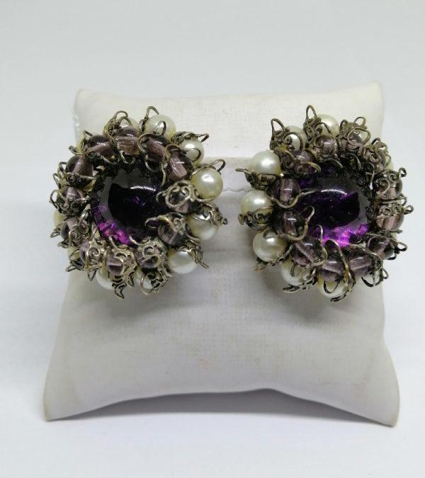 paire de boucles d'oreilles avec perles d'imitation et cabochon de verre 1930