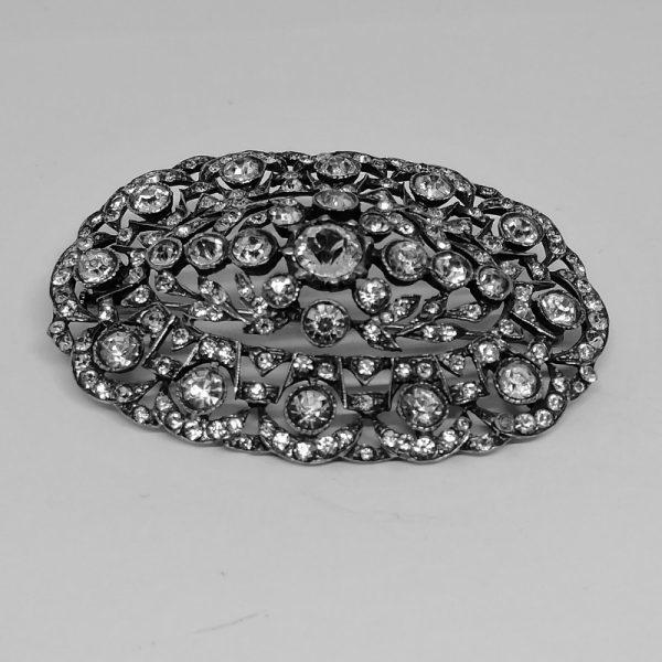 Broche argent ajourée sertie de cristal taillé 1900