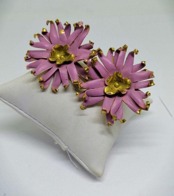 grande broche en laiton motifs de fleurs peintes 1900