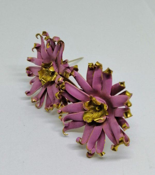 broche en laiton fleurs peintes 1900