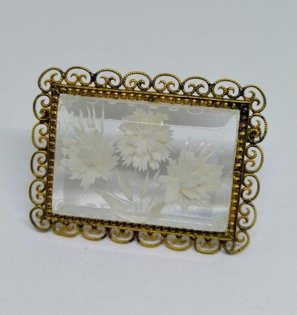 broche cadre laiton et plexiglas avec fleurs 1900