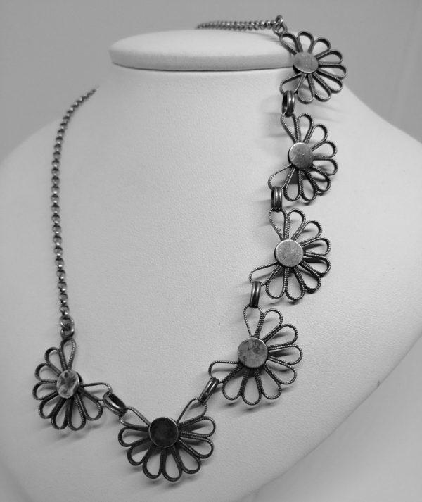 collier argent art déco avec demi-fleurs ajourées