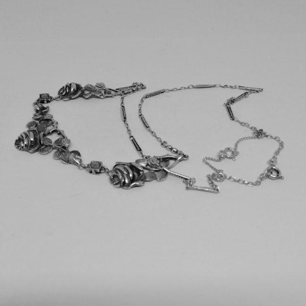 collier argent avec motifs de roses art nouveau 1900