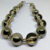 collier grosses boules en plexiglas 1960-70