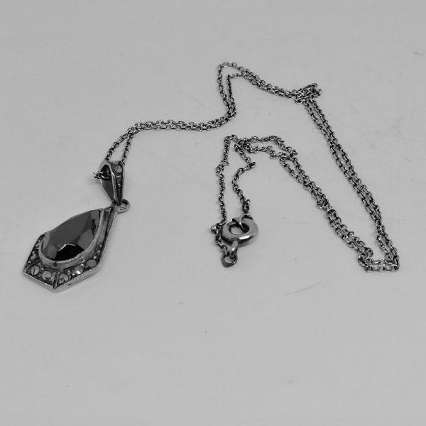 Pendentif argent et hématite en forme de goutte art déco 1930