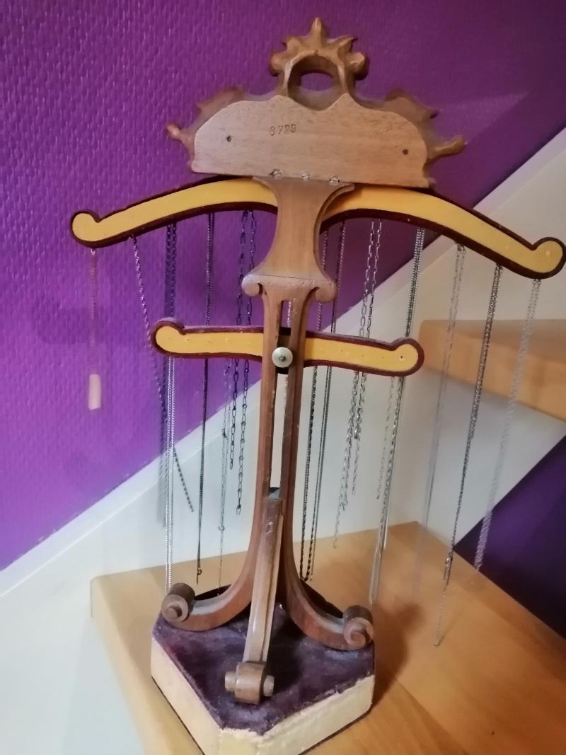 Les Pr sentoirs Anciens Bijoux Anciens Schaffner les-pr-sentoirs-anciens-bijoux-anciens-schaffner
