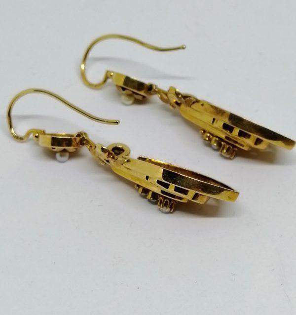 paire de boucles d'oreilles pendantes en or rose avec perles fines vers 1870-90