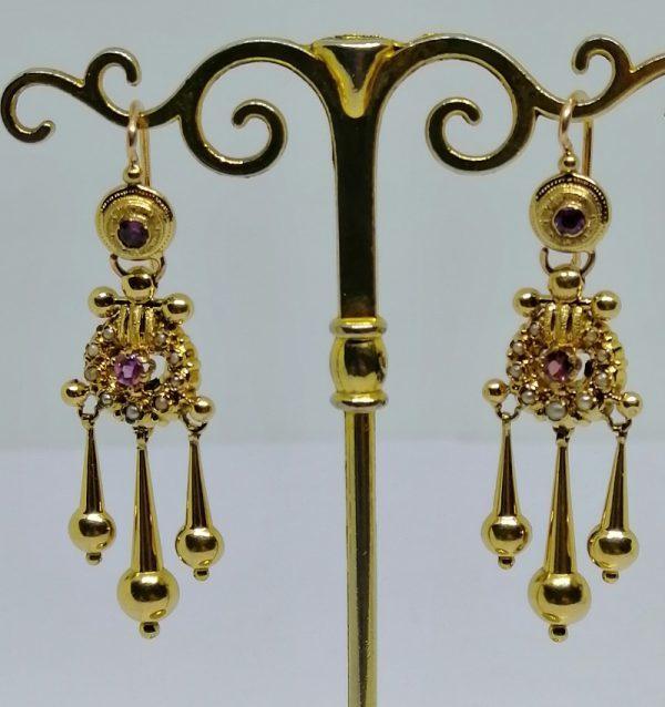 paire de boucles d'oreilles pendantes en or avec améthystes et perles fines vers 1860-80