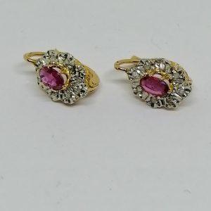 boucles d'oreilles dormeuses en or, rubis et roses de diamants vers 1890