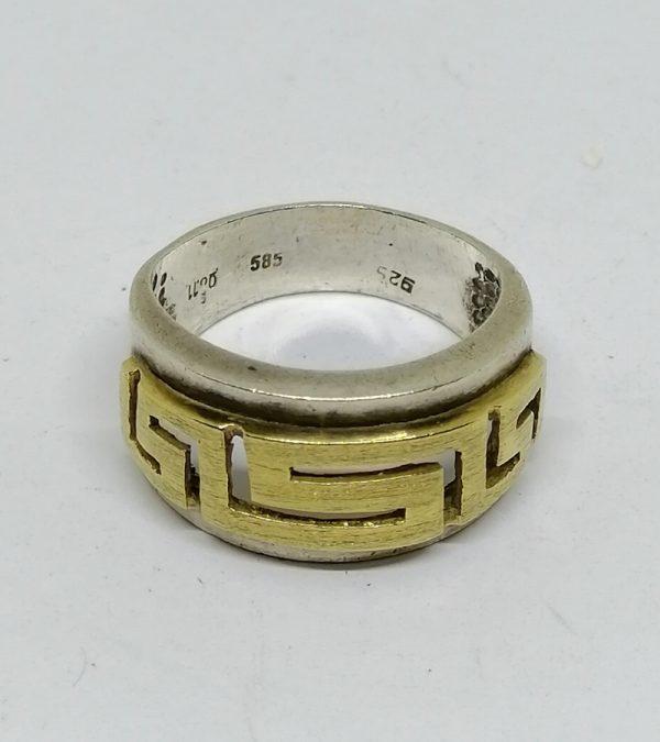 bague en argent et or 14ct avec découpe de frise à la grecque bijou vintage vers 1970-80.