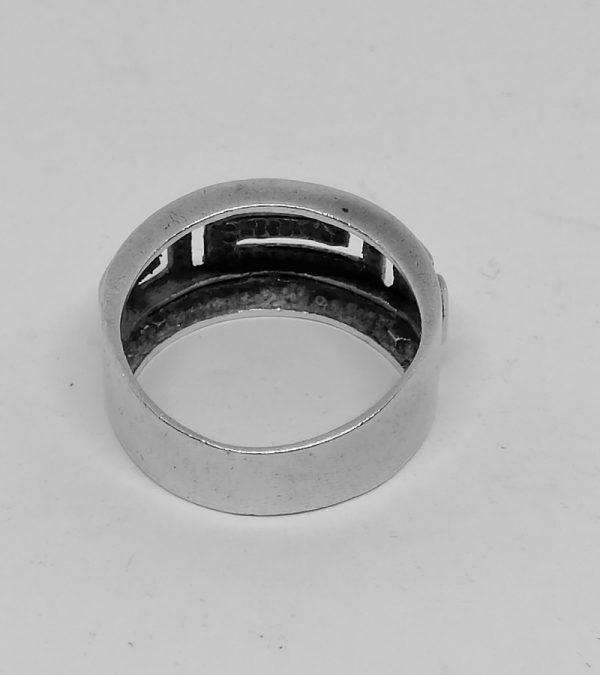 bague en argent et or 14ct avec découpe d'une frise à la grecque bijou vintage vers 1970-80.