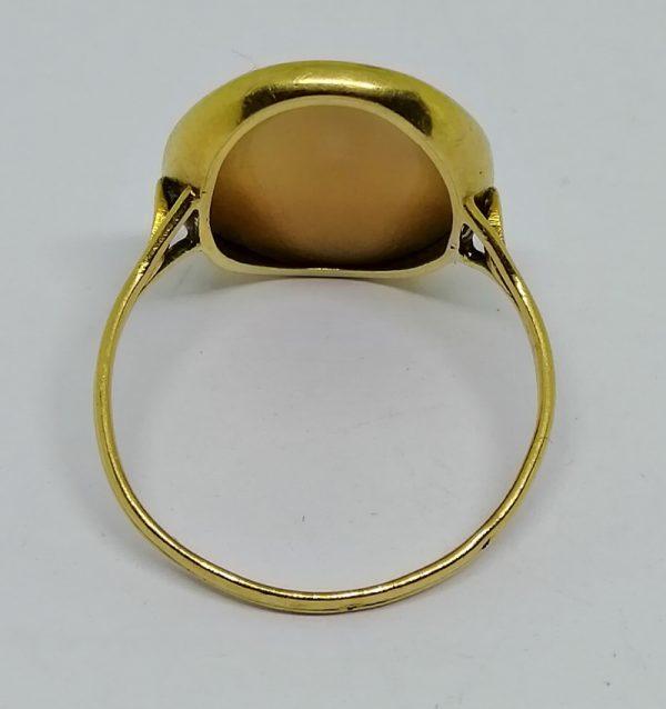 bague en or avec camée en coquillage avec portrait vers 1880