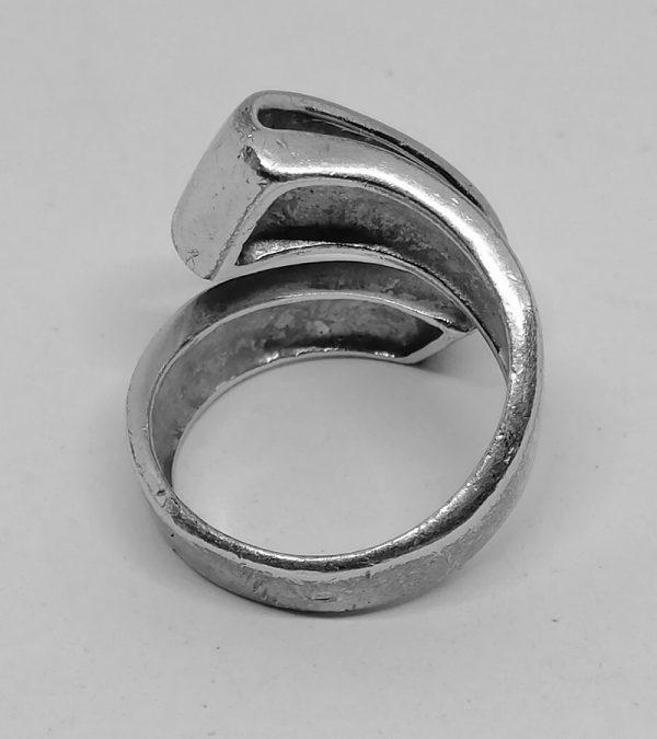 bague argent modèle façon ruban vintage vers 1980-90.