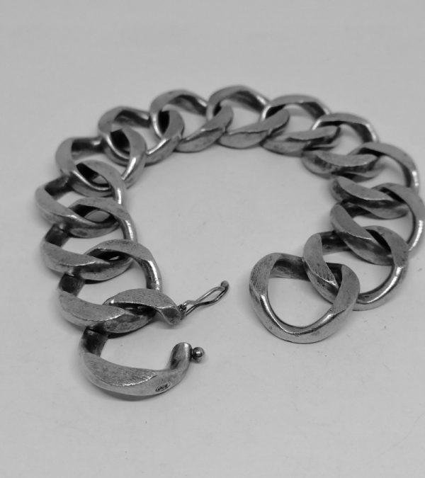 bracelet argent grosse maille gourmette travail en brossé mat bijou vintage vers 1960-80.