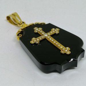 gros pendentif en onyx et or avec demi-perles fines vers 1860