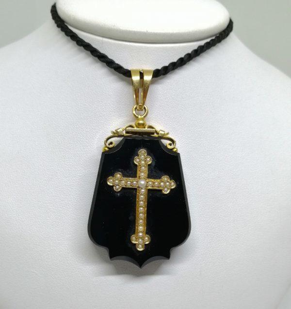 gros pendentif en or et onyx avec demi-perles fines vers 1860 Napoléon III