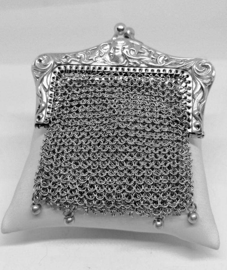 Aumônière argent massif, Visage de l'Art Nouveau. Bijoux Anciens