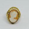 bague or jaune avec camée coquillage vers 1940