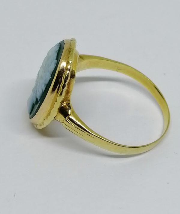 bague en or jaune avec camée en pâte de verre art nouveau