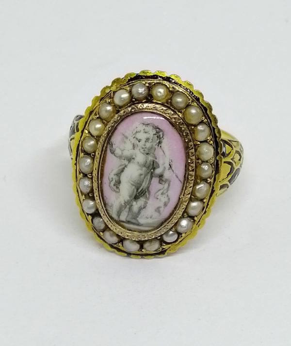bague en or avec miniature émaillée et demi-perles fines vers 1860