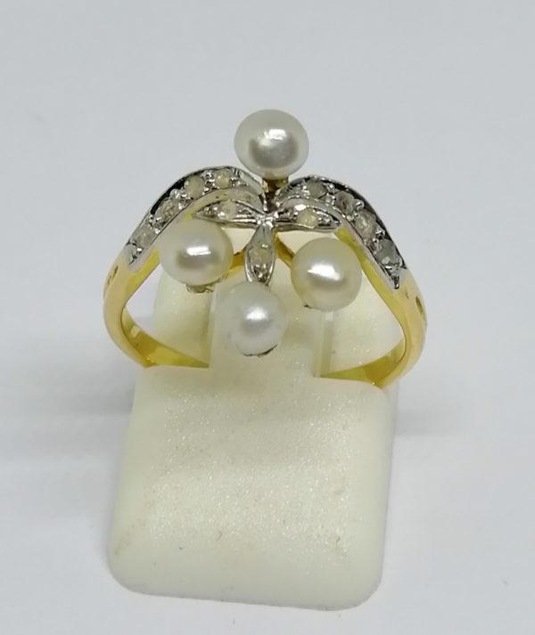 bague en or avec roses de diamants et grosses perles fines vers 1880