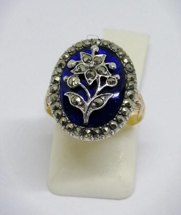 bague en or et argent avec fond guilloché et émail bleu pavage de marcasites vers 1860