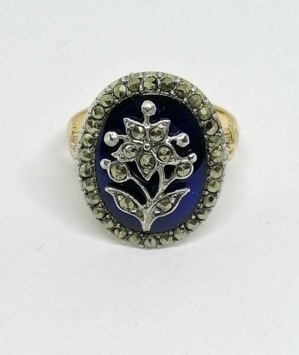 bague en or et argent avec fond guilloché et émail bleu pavage de marcasites vers 1860