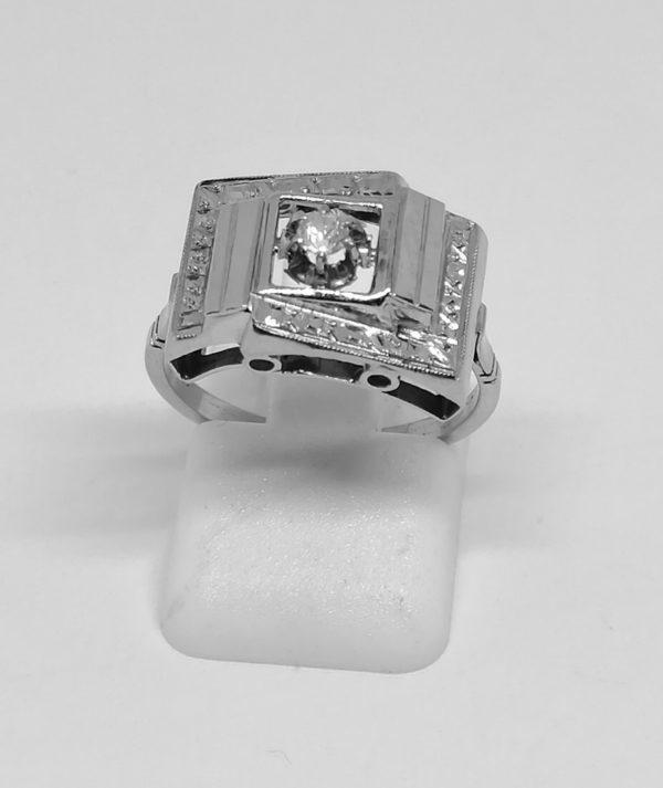 bague en or gris avec saphir blanc art déco vers 1930